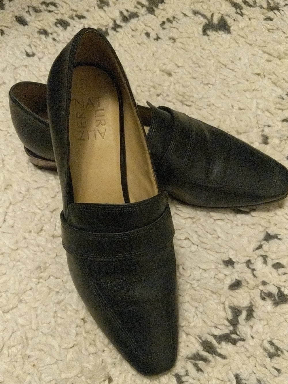 Naturalizer Cicero Size 7 Black Pointed Penny Loafers With Metallic Heal